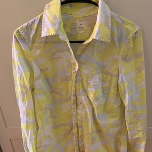 Women’s Gap boyfriend CAMO button down